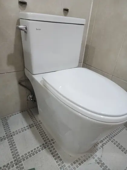 변기 교체 공사 — 교체를 마친 새 양변기